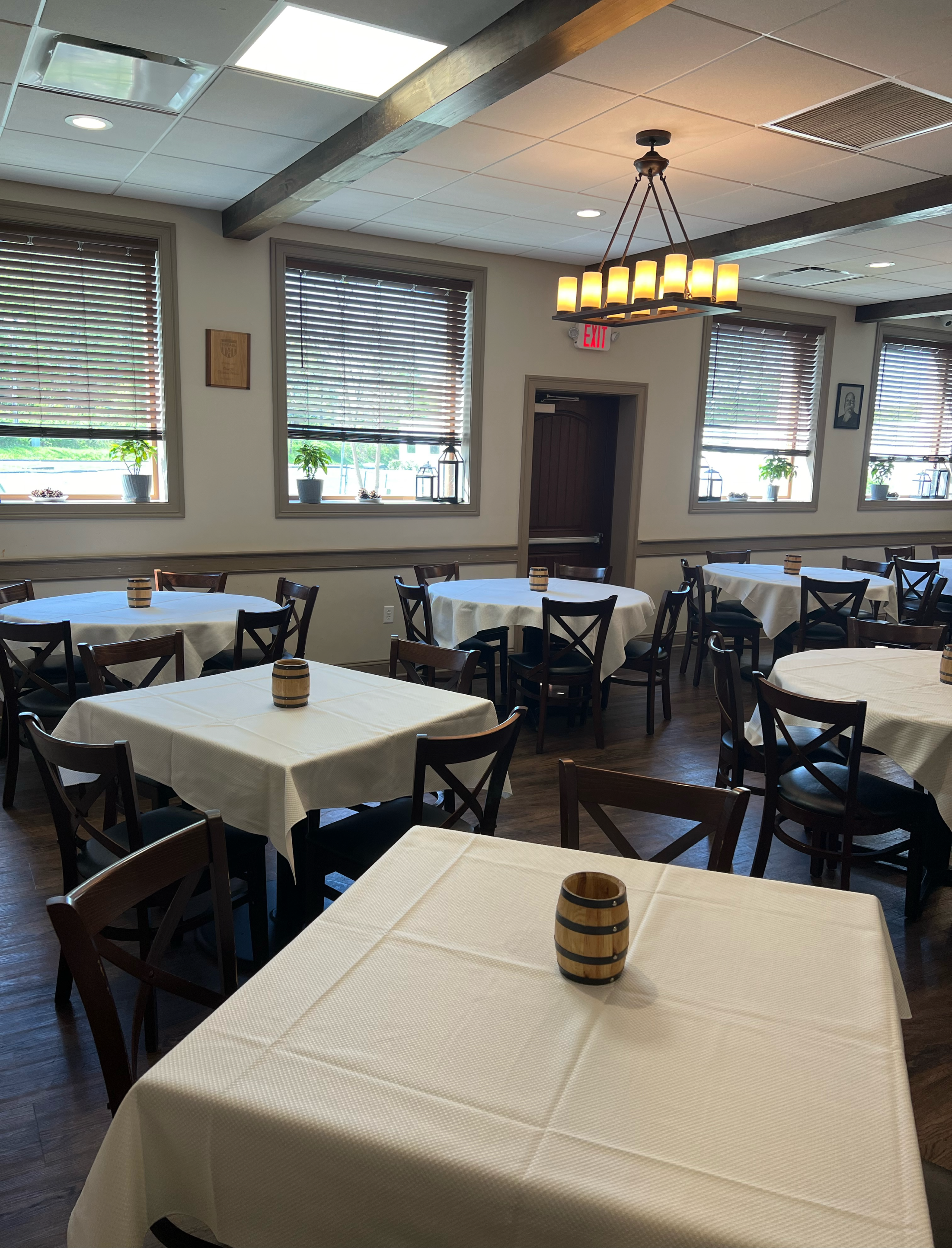 resturant backroom dinning